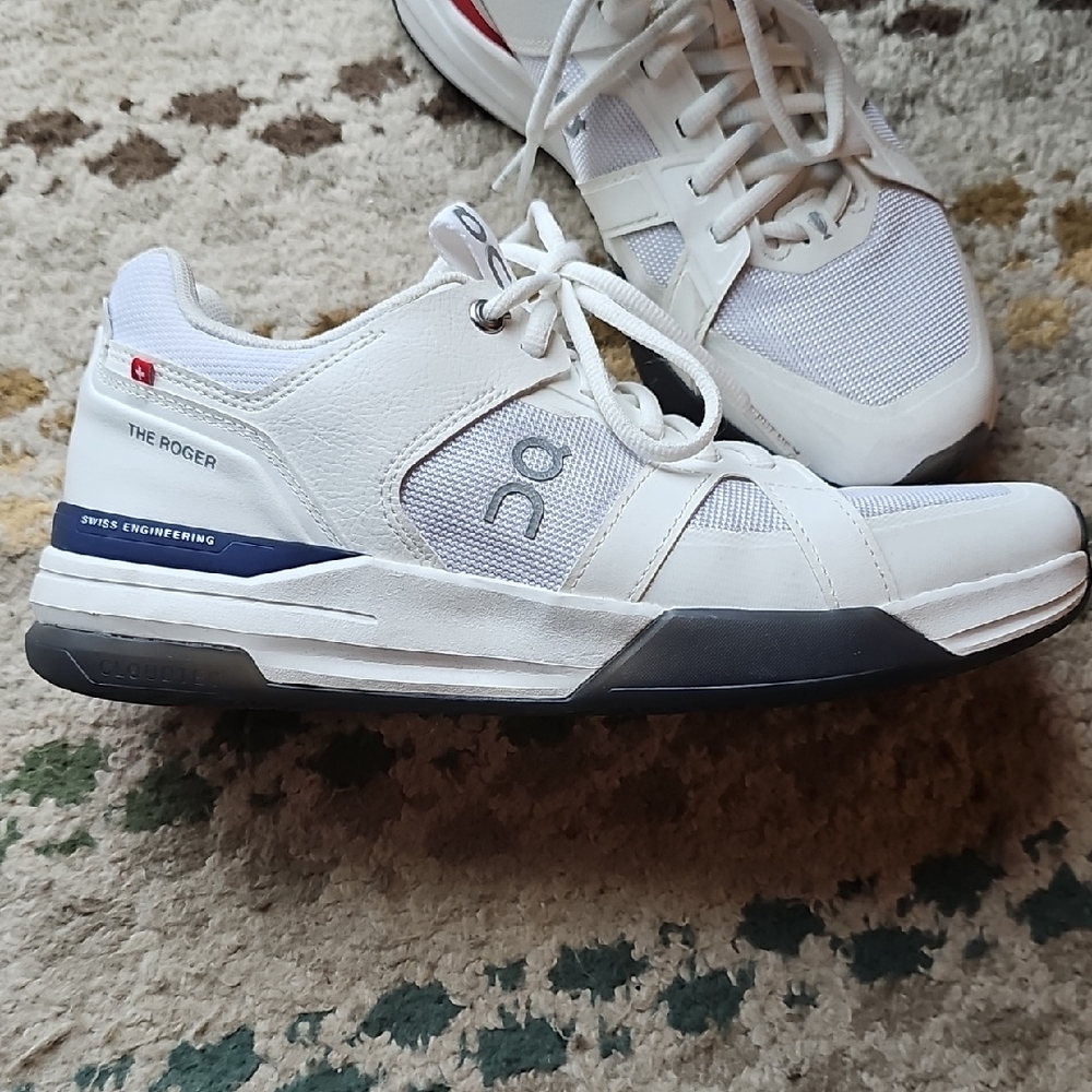 On Running White and Black Sneakers Minimalist Design - Picture 2 of 4